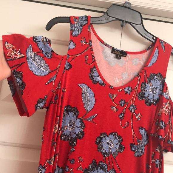 💜Tops 3 for $15 - add to bundle - Picture 2 of 5